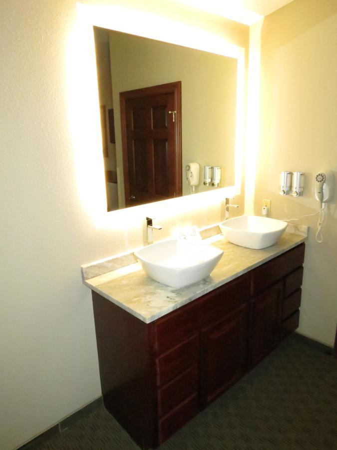 Edgewater Hotel And Suites プットインベイ エクステリア 写真